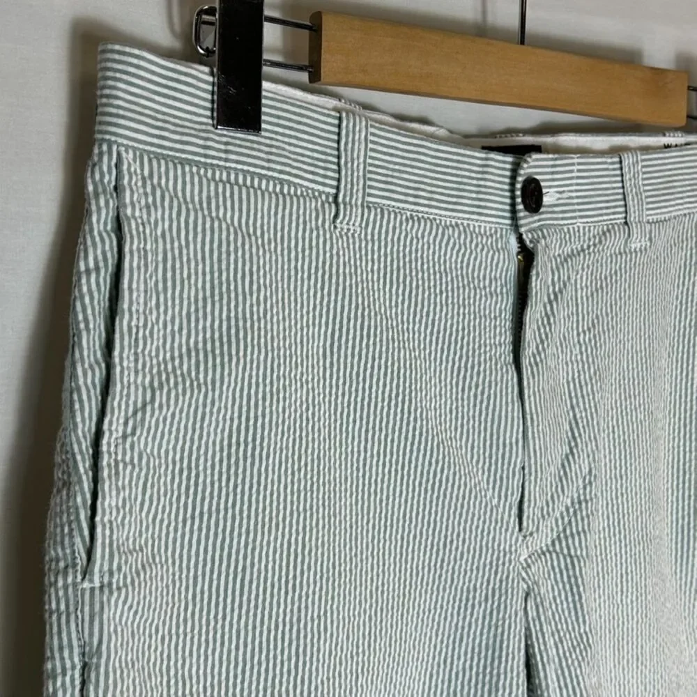 J. Crew Men's Green White Pinstripe Seersucker Flat Front PreppyPinst Shorts Siz